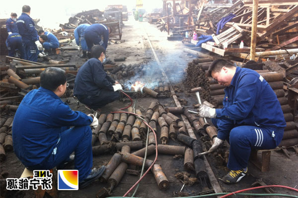 霄云煤矿自修托辊节支十万余元