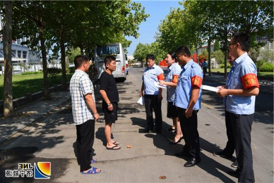 金桥煤矿文明劝导志愿者“上岗”