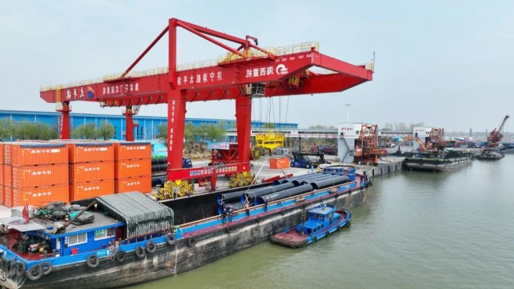 太平港上半年各项任务实现“双超半”