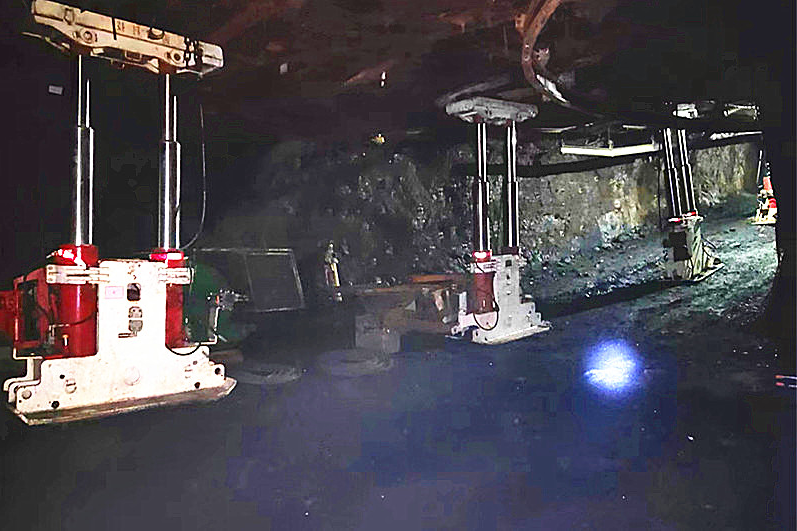 1695715767837742.jpg 花园煤矿5306切眼首次使用单元支架提高支护效率。_副本.jpg