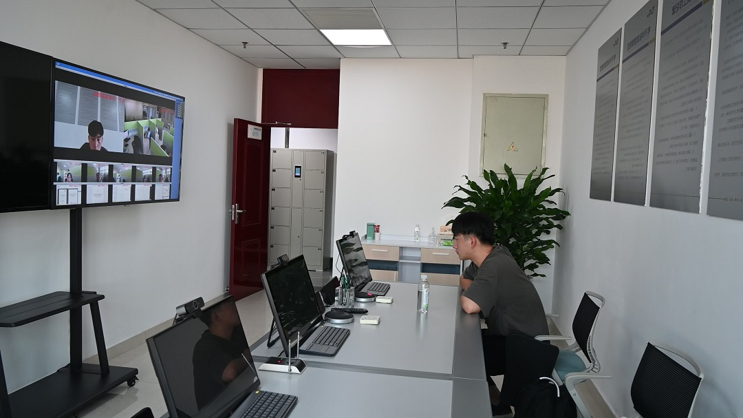 1697529492109898.jpg 监督室-人物拉近景.MOV-20231017-141221.jpg