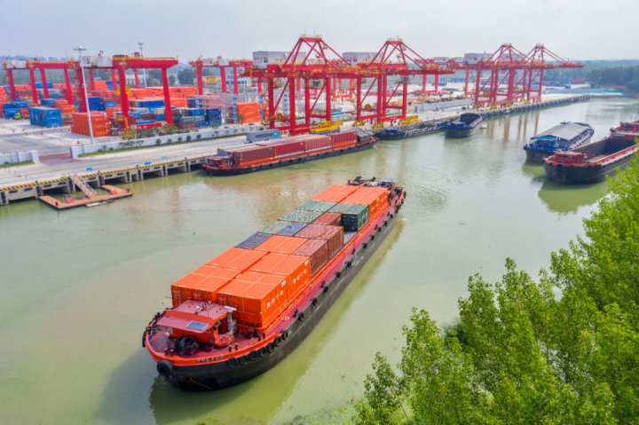 提前82天！ 济宁能源年集装箱吞吐量已突破12.5万标箱