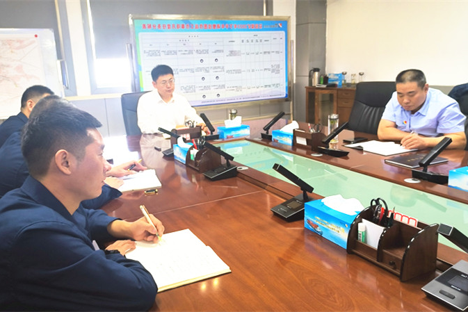 1698394159129228.jpg 矿领导倾听基层区队的声音_副本.jpg