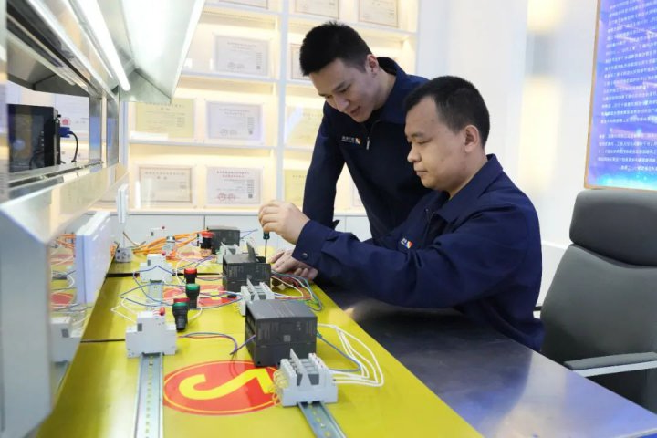 季度之星丨杜亚洲：勤学善思为技，创新突破笃行