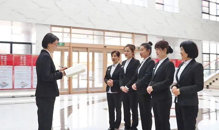 党建融合！圆中园公司树卓越物业新品牌