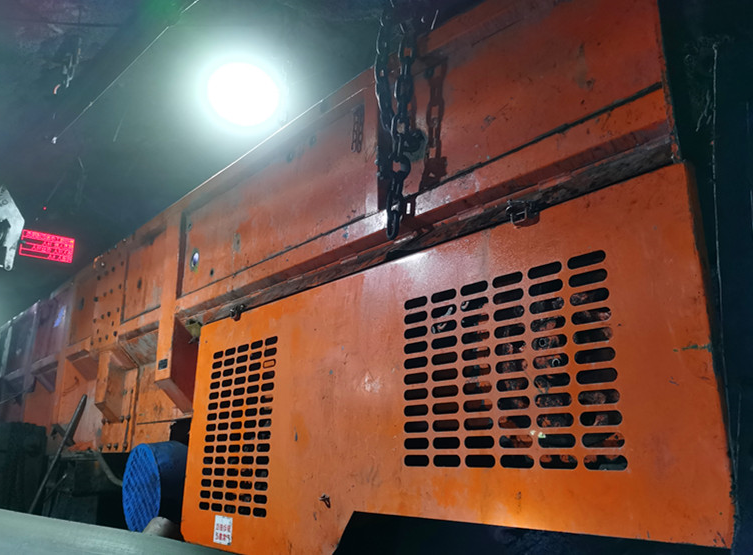 1710573031756197.jpg 梭式矿车首次在花园煤矿开始服役,为矿井掘进提质提效再添新动力._副本.jpg