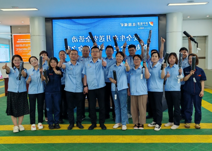 1717463009131965.jpg 花园煤矿安全月为职工撑起“平安伞”_副本.jpg