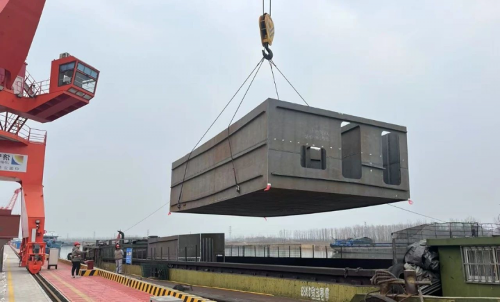一场“协同强链”的接力赛！首批船体结构件送抵新能船业